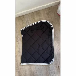 tapis noir et blanc*HFI Online