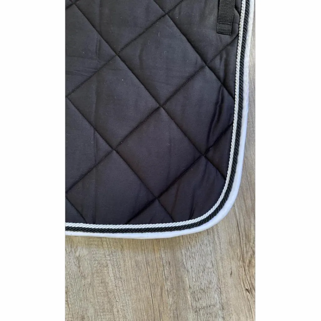 tapis noir et blanc*HFI Online