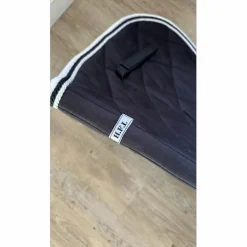 tapis noir et blanc*HFI Online