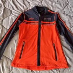 VESTE ZIP ROUGE/MARINE MANCHE LONGUE AVEC ELEGANT LOGO EN STRASS * TAILLE M*HV Polo Clearance